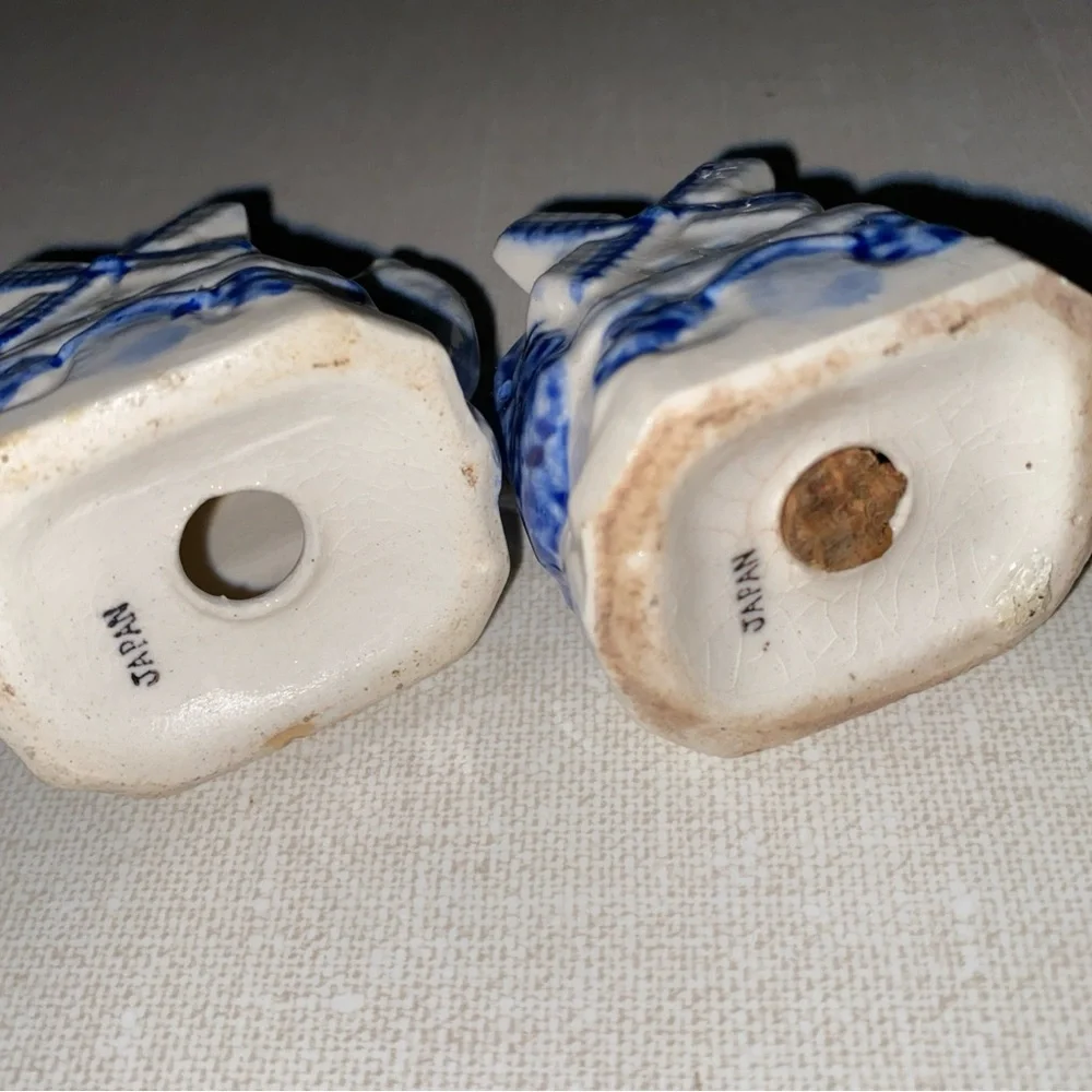 Vintage Windmill Salt And Pepper Shakers Japan White with Blue‎